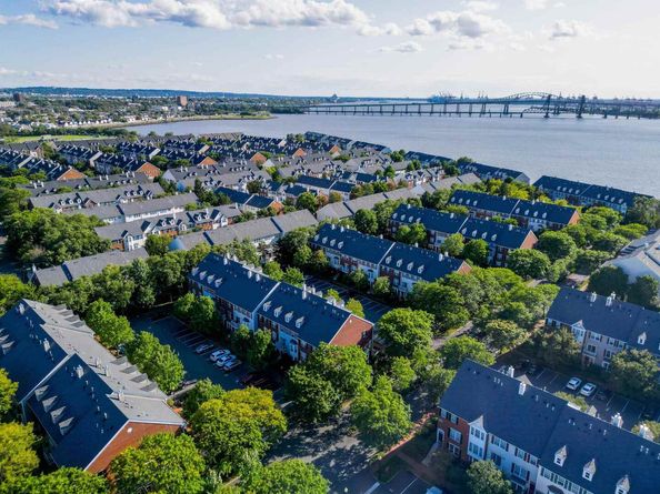 4 Persimmon Ct, Jersey City NJ 07305