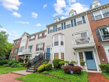 4 Persimmon Ct