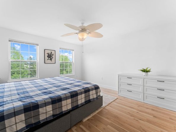 4 Persimmon Ct, Jersey City NJ 07305