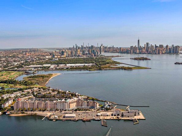 206 Shearwater Ct West 65, Jersey City NJ 07305