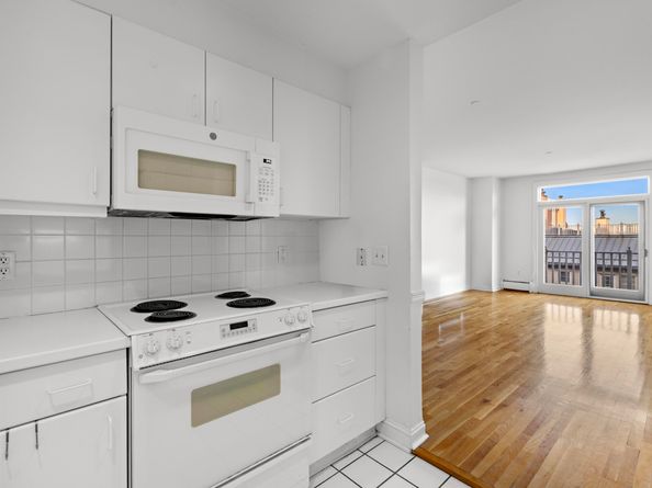 206 Shearwater Ct West 65, Jersey City NJ 07305