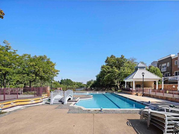 206 Shearwater Ct West 65, Jersey City NJ 07305