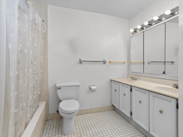 401 Harmon Cove Tower, Secaucus NJ 07094