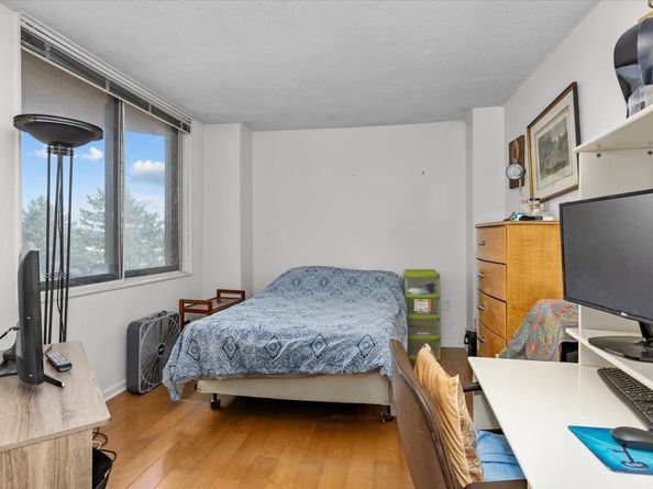 401 Harmon Cove Tower, Secaucus NJ 07094