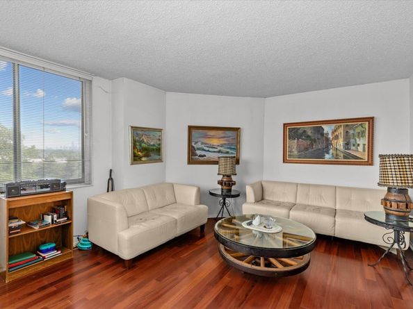401 Harmon Cove Tower, Secaucus NJ 07094