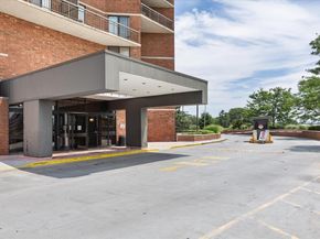 401 Harmon Cove Tower, Secaucus NJ 07094
