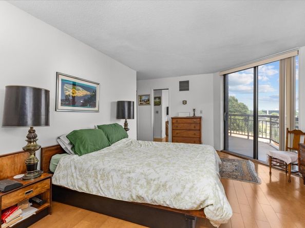 401 Harmon Cove Tower, Secaucus NJ 07094