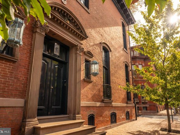 2041 Delancey Place, Philadelphia PA 19103