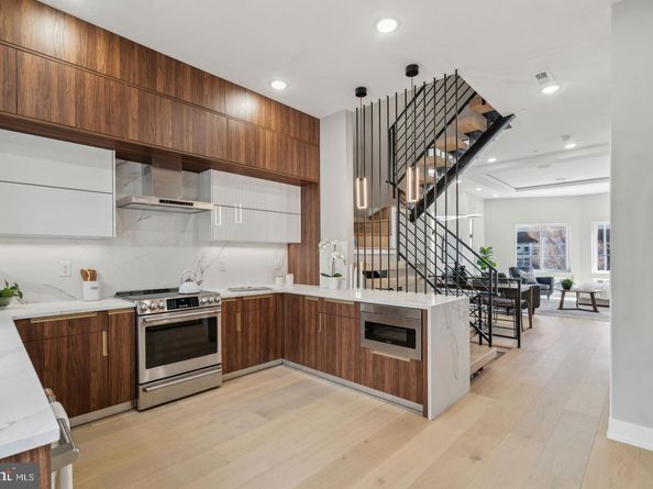 1440 S Front Street, Philadelphia PA 19147