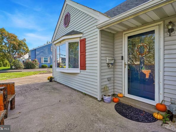 617 Preston Lane, Hatboro PA 19040