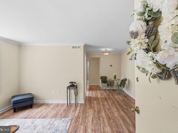 704 S Arlington Mill Drive 17101, Arlington VA 22204