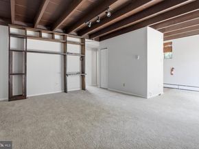 100 E Glenolden Avenue B6, Glenolden PA 19036