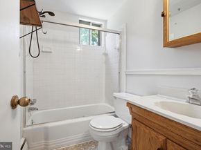 100 E Glenolden Avenue B6, Glenolden PA 19036