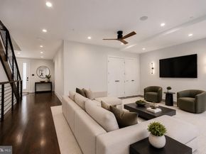218 S 3rd Street, Philadelphia PA 19106