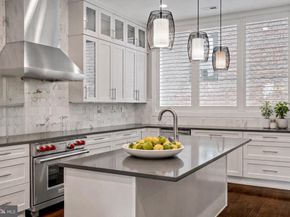 218 S 3rd Street, Philadelphia PA 19106