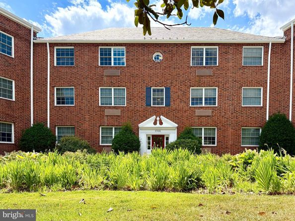 1708 W Abingdon Drive 301, Alexandria VA 22314