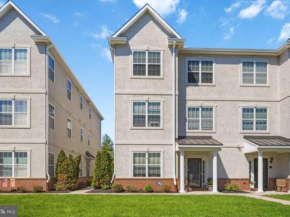 2015 Capri Drive, Philadelphia PA 19145