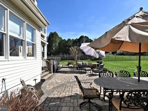 27 Arabian Way, Holland PA 18966