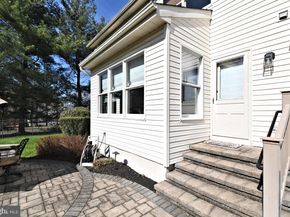 27 Arabian Way, Holland PA 18966