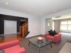 27 Arabian Way, Holland PA 18966