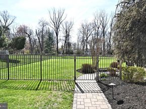 27 Arabian Way, Holland PA 18966