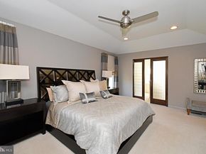 27 Arabian Way, Holland PA 18966
