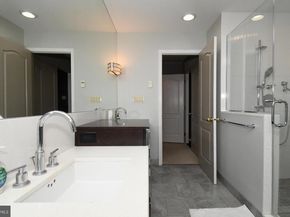 27 Arabian Way, Holland PA 18966