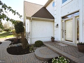 27 Arabian Way, Holland PA 18966