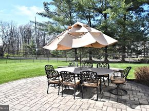 27 Arabian Way, Holland PA 18966