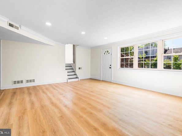 468 Woodhaven Plaza, Philadelphia PA 19116