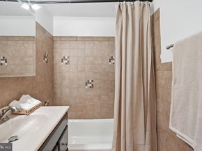 1200 S Arlington Ridge Road 614, Arlington VA 22202