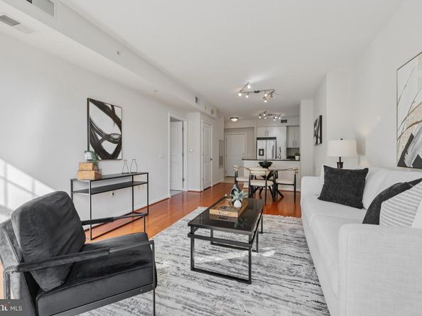 1021 N Garfield Street 819, Arlington VA 22201