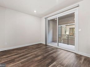 13039 Hattontown Square, Herndon VA 20171