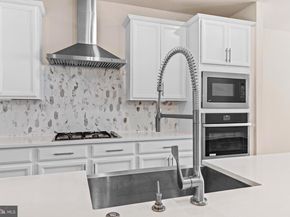 13039 Hattontown Square, Herndon VA 20171