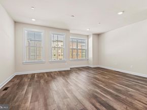 13039 Hattontown Square, Herndon VA 20171