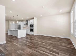 13039 Hattontown Square, Herndon VA 20171