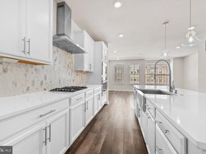 13039 Hattontown Square, Herndon VA 20171