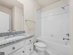 13039 Hattontown Square, Herndon VA 20171