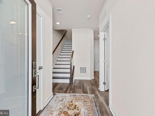 13039 Hattontown Square, Herndon VA 20171