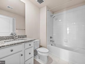 13039 Hattontown Square, Herndon VA 20171