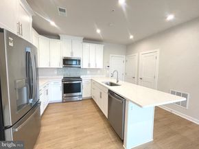 13502 Sayward Boulevard 91, Herndon VA 20171