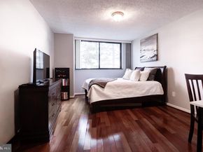 1101 S Arlington Ridge Road 106, Arlington VA 22202