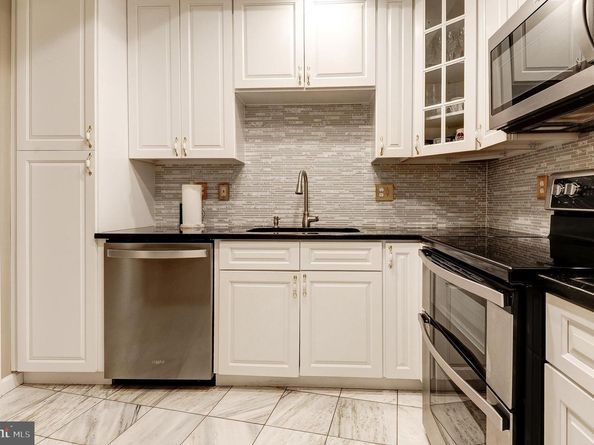 1101 S Arlington Ridge Road 106, Arlington VA 22202