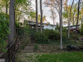 6124 Beachway Drive, Falls Church VA 22041