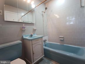 913 N Harrison Street, Arlington VA 22205