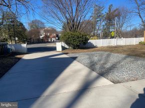 913 N Harrison Street, Arlington VA 22205