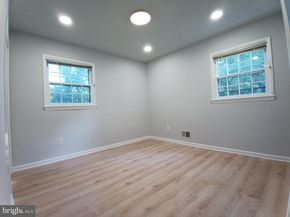 913 N Harrison Street, Arlington VA 22205