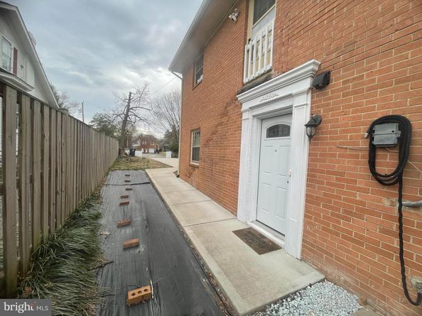 913 N Harrison Street, Arlington VA 22205