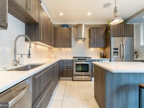 138 N Front Street 3F, Philadelphia PA 19106