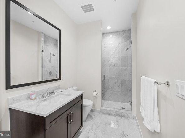 8111 River Road 116, Bethesda MD 20817